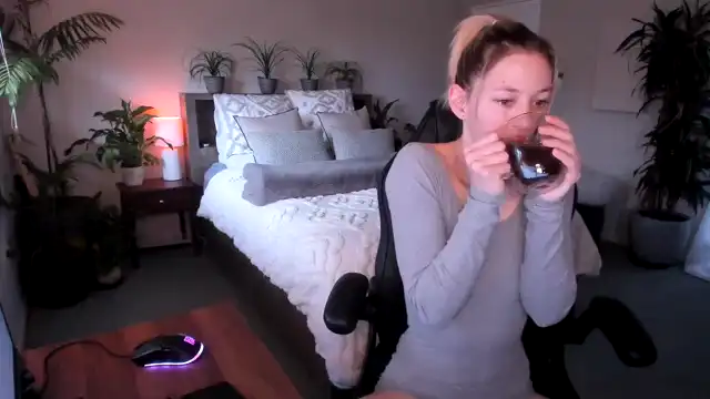 Alice_nz – [Myfreecams] Awesome Interactive Toy Stunning – 2025-02-06 16:32:39