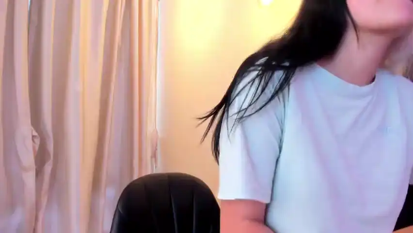 Zoecollins – [Amateur.tv] Cumming Sexy Bitch Flashing Ass – 2025-03-24 11:17:56