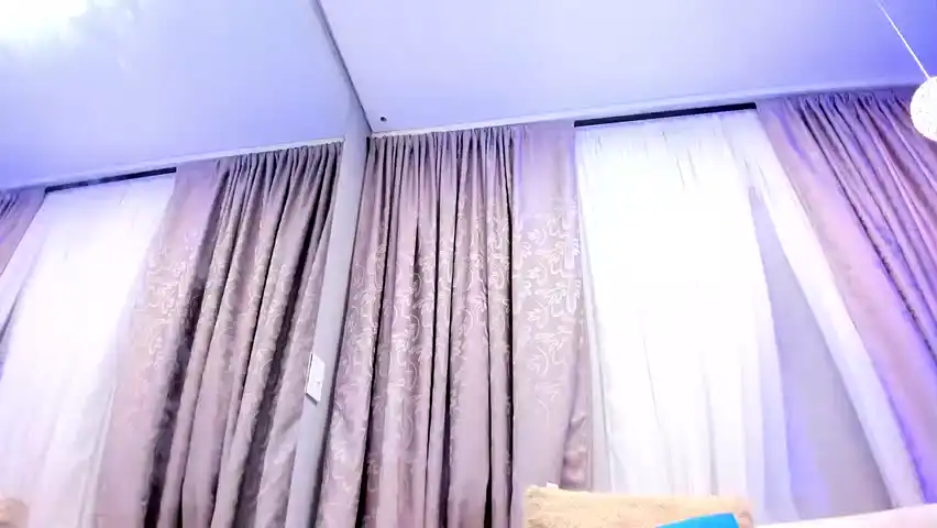 Zoecollins – [Amateur.tv] Shows Ass Live Cams Licking – 2025-05-20 20:12:21