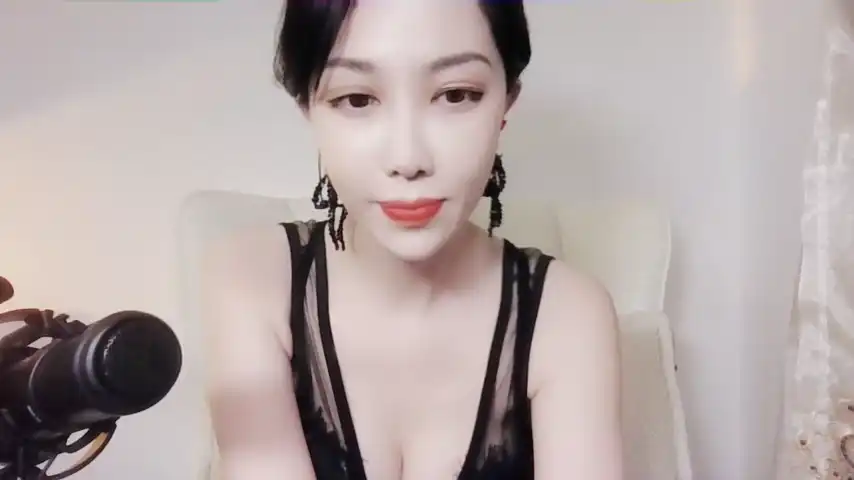 Vyizh- – [Stripchat] Nude Girl Stream Record Cam Video – 2025-01-16 17:51:38