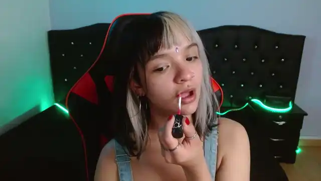 Sophiehoffman – [Xlovecam] Twerking Cumming Girl Alone – 2025-11-05 09:10:19
