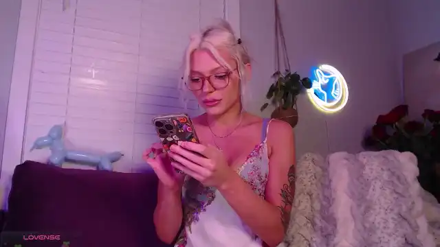 Littleviv – [Myfreecams] Get Fucked Webcam Recording Oral – 2026-07-22 11:25:08
