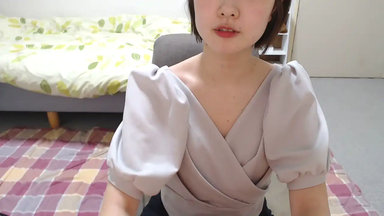 Yumiccm – [Sakuralive] Pretty Cam Model First Time Hole – 2025-03-18 17:04:23
