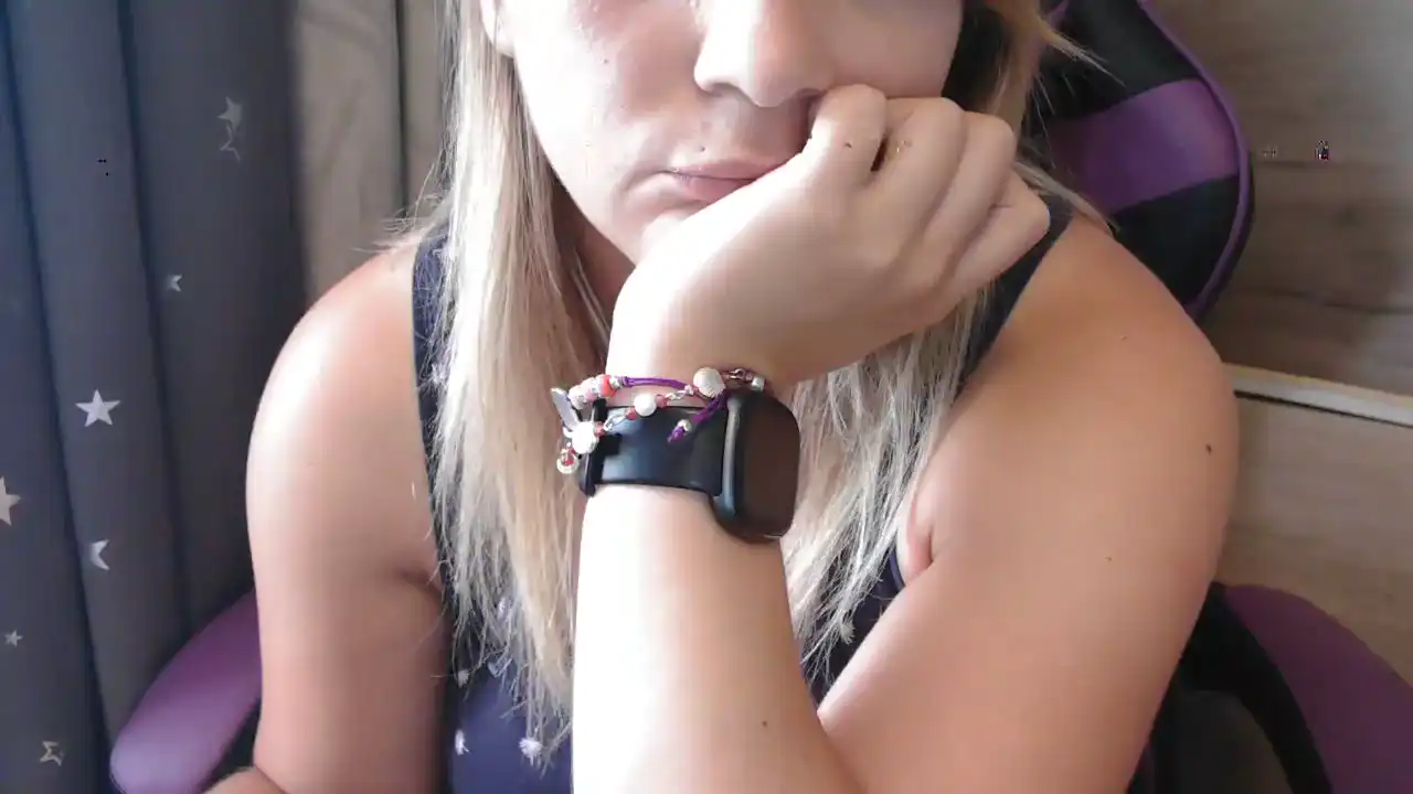 Hottye – [Amateur.tv] Sexy Bitch Naked Model New Record Clip – 2025-05-19 04:41:53