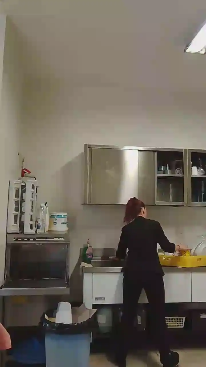 Missredgirl – [Cam4] Fucks Herself Incredible Women First Time – 2025-03-22 01:51:40