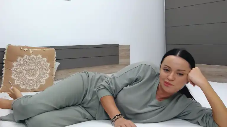 Cariyna – [Streamate] Horny Chat Naughty – 2025-08-27 13:20:17