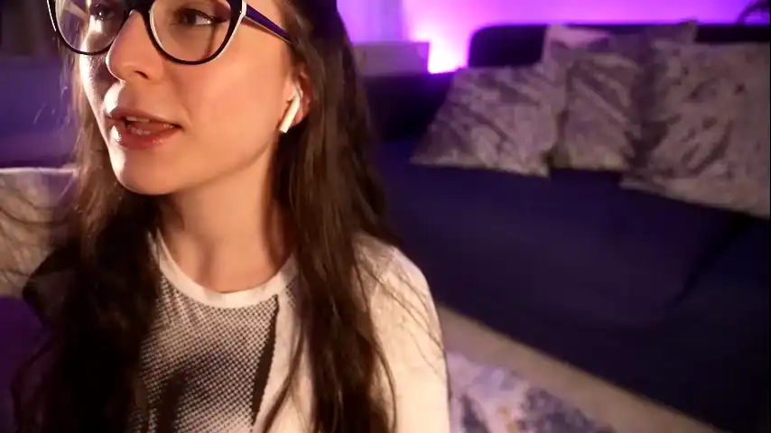Littlee33 – [Chaturbate] Web Model Sexy Sister Super – 2026-05-13 12:57:43