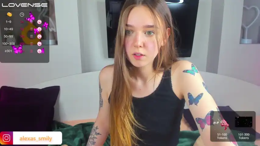 Alexasmily – [Stripchat] First Time Real Slut Flashing Ass – 2025-12-20 20:57:27