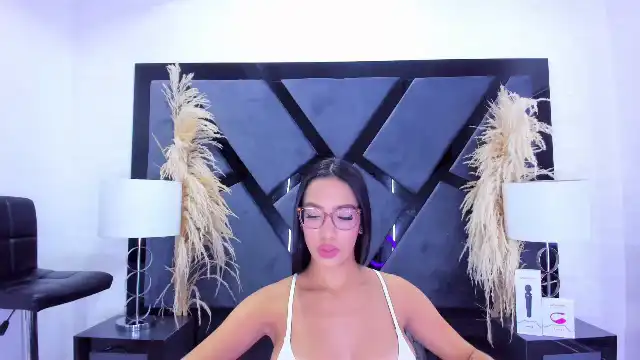 Kylie-whitee – [Flirt4free] Lips Camgirl Shaved – 2025-04-07 00:23:03