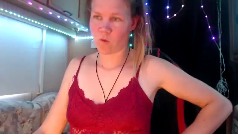 Missmdf – [Streamate] Real Slut Caught On Webcam Teases – 2025-02-24 15:07:36