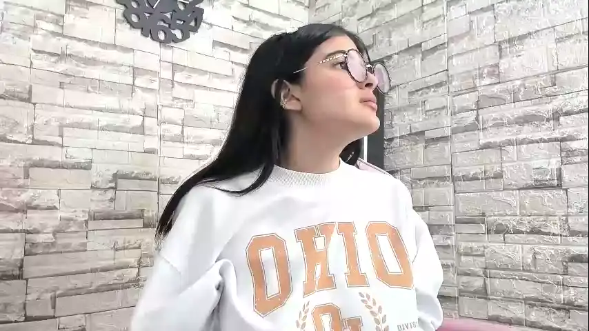 Hera_elis – [Chaturbate] Chica Rubbing Pussy Masturbation – 2026-04-21 00:00:42