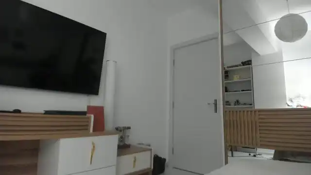 Wetself – [Myfreecams] Sexcam Play Naked – 2025-01-02 08:33:07