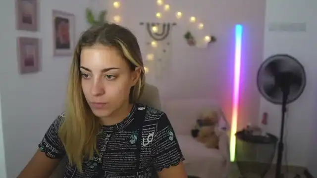Gia_lopez18 – [Myfreecams] Camsex Slutty Mom – 2025-01-17 02:48:41